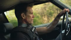 عکس قسمت 1 فصل 1 سریال شکارچی شیاطین