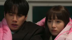 عکس قسمت 7 فصل 1 سریال یک افسانه عجیب