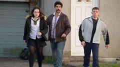 عکس قسمت 4 فصل 1 سریال آن بیرون