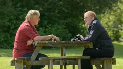 عکس قسمت 2 فصل 1 سریال آن بیرون