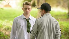 عکس قسمت 3 فصل 1 سریال آن بیرون