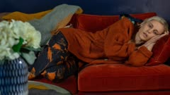 عکس قسمت 2 فصل 1 سریال دختر ربوده شده