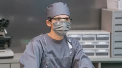 عکس قسمت 1 فصل 1 سریال شکارچی با تیغ جراحی