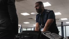 عکس قسمت 2 فصل 1 سریال در پرواز