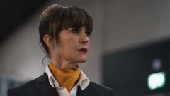 عکس قسمت 6 فصل 1 سریال در پرواز