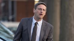 عکس قسمت 2 فصل 1 سریال شرکت صندلی سازی