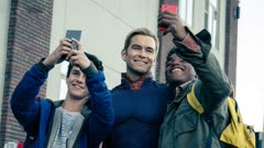 عکس قسمت 1 فصل 1 سریال پسرها