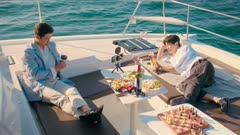 عکس قسمت 13 فصل 1 سریال استارت آپ