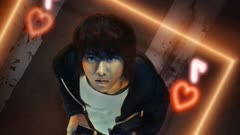 عکس قسمت 6 فصل 1 سریال آلیس در سرزمین مرزی