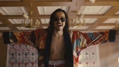 عکس قسمت 5 فصل 1 سریال آلیس در سرزمین مرزی