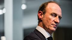 عکس قسمت 2 فصل 1 سریال محافظ