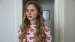 عکس قسمت 8 فصل 1 سریال چیزهای تیز