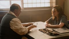 عکس قسمت 5 فصل 1 سریال دختران درخشان