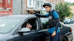 عکس قسمت 3 فصل 1 سریال ما صاحب این شهریم