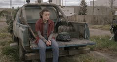 عکس قسمت 9 فصل 1 سریال آخرین بازمانده از ما