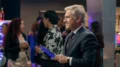 عکس قسمت 8 فصل 1 سریال مشاور