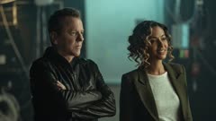 عکس قسمت 8 فصل 1 سریال وضعیت پیچیده