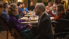 عکس قسمت 5 فصل 1 سریال هنک خوش شانس