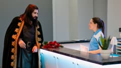 عکس قسمت 2 فصل 3 سریال آنچه در سایه ها انجام می دهیم