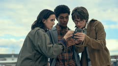 عکس قسمت 2 فصل 1 سریال پناهگاه هارلان کوبن