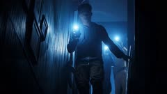 عکس قسمت 1 فصل 1 سریال مور مور شدن