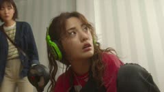 عکس قسمت 3 فصل 1 سریال گلیچ