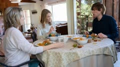 عکس قسمت 9 فصل 1 سریال بیمار