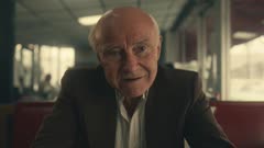 عکس قسمت 2 فصل 1 سریال مایک