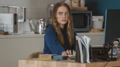 عکس قسمت 4 فصل 1 سریال نفرین