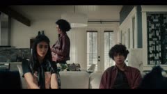 عکس قسمت 8 فصل 1 سریال ناقص ها