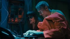 عکس قسمت 3 فصل 1 سریال ملاقات کننده ها