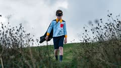 عکس قسمت 9 فصل 1 سریال مردی که به زمین سقوط کرد