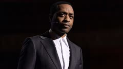 عکس قسمت 1 فصل 1 سریال مردی که به زمین سقوط کرد