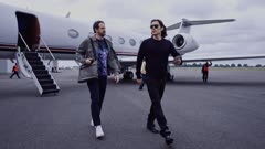 عکس قسمت 5 فصل 1 سریال سقوط کردیم