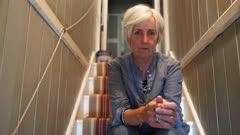 عکس قسمت 3 فصل 1 سریال آقای بیتس در مقابل اداره پست