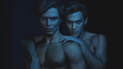 عکس قسمت 1 فصل 2 سریال هیولاها : داستان لایل و اریک منندز