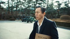 عکس قسمت 6 فصل 1 سریال کارآگاه ارشد ۱۹۵۸