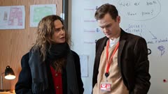 عکس قسمت 2 فصل 1 سریال تاریکی