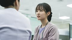 عکس قسمت 4 فصل 1 سریال فروشگاه لوازم روشنایی